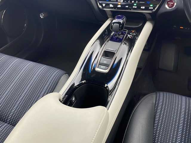 ホンダ ヴェゼル ハイブリッド Z スタイルED 大阪府 2016(平28)年 5.7万km モルフォブルーP 車外カメラバック /スペアキー /USB入力端子 /クルーズコントロール/ETC /フルセグTV /フロアマット純正 /ハーフレザー /シートヒーター /アルミホイル純 /ヘッドライトLED