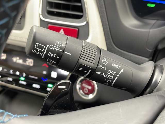 ホンダ ヴェゼル ハイブリッド Z スタイルED 大阪府 2016(平28)年 5.7万km モルフォブルーP 車外カメラバック /スペアキー /USB入力端子 /クルーズコントロール/ETC /フルセグTV /フロアマット純正 /ハーフレザー /シートヒーター /アルミホイル純 /ヘッドライトLED