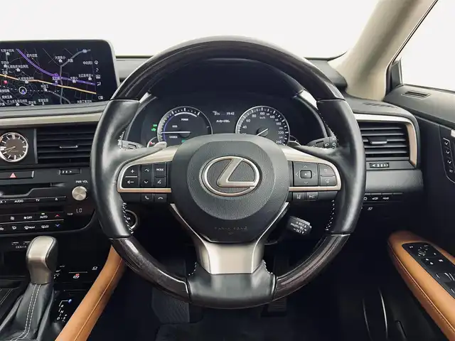 レクサス ＲＸ 450h バージョンL 道央・札幌 2021(令3)年 4.5万km ソニッククォーツ ・４ＷＤ/・純正メモリナビ/　ＢＴ／ＣＤ／ＤＶＤ／ＵＳＢ／ＳＤ／ＡＵＸ／Ｍｉｒａｃａｓｔ／フルセグ/・全方位カメラ/・純正ビルトインＥＴＣ2.0/・社外前後ドライブレコーダー/・レーダーレーダークルーズコントロール/・プリクラッシュセーフティ/・レーントレーシングアシスト/・ブラインドスポットモニター/・パーキングサポートアシスト/・パーキングサポートブレーキ/・ロードサインアシスト/・横滑り防止/・アイドリングストップ/・電動リアゲート/・全席シートヒーター/・前席エアシート/・前席メモリー付きパワーシート/・サンルーフ/・パノラマルーフ/・100Ｖ充電/・ヘッドアップディスプレイ/・ステアリングヒーター/・純正フロアマット/・純正サマー20インチＡＷ/・三眼フルＬＥＤヘッドライト/・オートライト/・オートマチックハイビーム/・プッシュスタート/・スマートキー/・スペアキー/・カードキー/・純正エンジンスターター/・取扱説明書