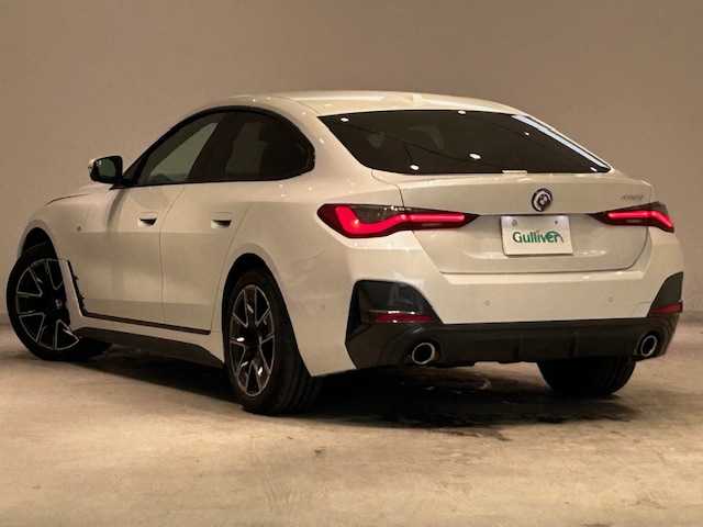 ＢＭＷ ＢＭＷ ４２０ｉ 宮城県 2023(令5)年 3.9万km 白 純正ナビ/全方位カメラ/Bluetooth/フルセグTV/衝突被害軽減システム/追従走行付きクルーズコントロール/レーンキープアシスト/前後コーナーセンサー/MTモード付きAT/パドルシフト/ホールドブレーキ/電動リアゲート/本革レザーシート/シートメモリー/シートヒーター/パワーシート/LEDヘッドライト/オートライト/純正ETC/純正アルミホイール/純正フロアマット