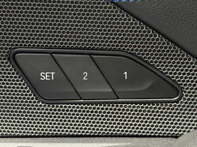 ＢＭＷ ＢＭＷ ４２０ｉ 宮城県 2023(令5)年 3.9万km 白 純正ナビ/全方位カメラ/Bluetooth/フルセグTV/衝突被害軽減システム/追従走行付きクルーズコントロール/レーンキープアシスト/前後コーナーセンサー/MTモード付きAT/パドルシフト/ホールドブレーキ/電動リアゲート/本革レザーシート/シートメモリー/シートヒーター/パワーシート/LEDヘッドライト/オートライト/純正ETC/純正アルミホイール/純正フロアマット