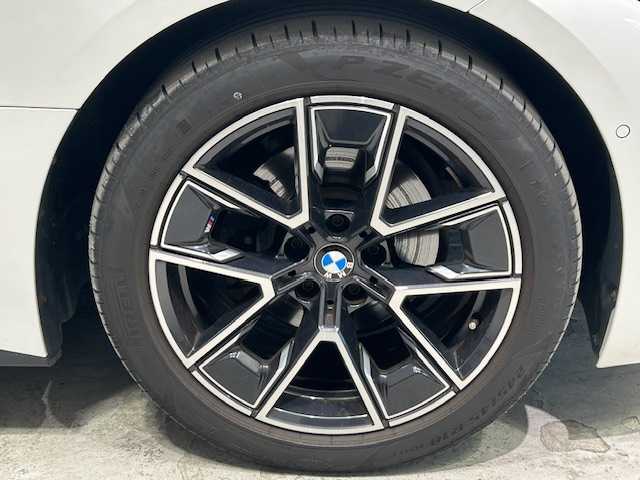 ＢＭＷ ＢＭＷ ４２０ｉ 宮城県 2023(令5)年 3.9万km 白 純正ナビ/全方位カメラ/Bluetooth/フルセグTV/衝突被害軽減システム/追従走行付きクルーズコントロール/レーンキープアシスト/前後コーナーセンサー/MTモード付きAT/パドルシフト/ホールドブレーキ/電動リアゲート/本革レザーシート/シートメモリー/シートヒーター/パワーシート/LEDヘッドライト/オートライト/純正ETC/純正アルミホイール/純正フロアマット