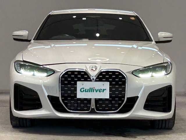 ＢＭＷ ＢＭＷ ４２０ｉ 宮城県 2023(令5)年 3.9万km 白 純正ナビ/全方位カメラ/Bluetooth/フルセグTV/衝突被害軽減システム/追従走行付きクルーズコントロール/レーンキープアシスト/前後コーナーセンサー/MTモード付きAT/パドルシフト/ホールドブレーキ/電動リアゲート/本革レザーシート/シートメモリー/シートヒーター/パワーシート/LEDヘッドライト/オートライト/純正ETC/純正アルミホイール/純正フロアマット