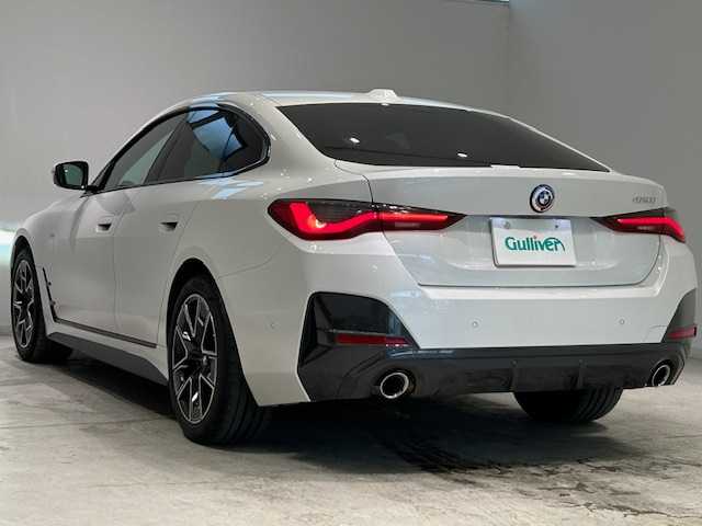 ＢＭＷ ＢＭＷ ４２０ｉ 宮城県 2023(令5)年 3.9万km 白 純正ナビ/全方位カメラ/Bluetooth/フルセグTV/衝突被害軽減システム/追従走行付きクルーズコントロール/レーンキープアシスト/前後コーナーセンサー/MTモード付きAT/パドルシフト/ホールドブレーキ/電動リアゲート/本革レザーシート/シートメモリー/シートヒーター/パワーシート/LEDヘッドライト/オートライト/純正ETC/純正アルミホイール/純正フロアマット