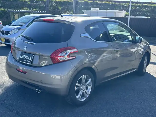 プジョー ２０８ アリュール 静岡県 2013(平25)年 9.9万km ゴールド MT車/純正ディスプレイオーディオ/・Bluetooth/・AM/FM/ETC/純正16インチアルミホイール/ハーフレザーシート/前後ドライブレコーダー/スペアキー