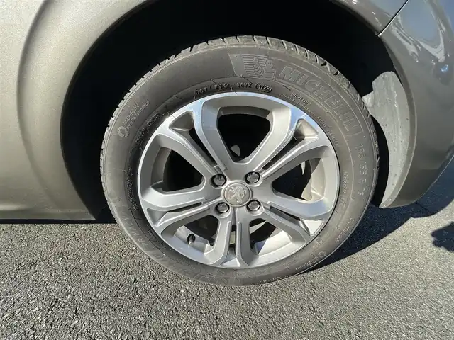 プジョー ２０８ アリュール 静岡県 2013(平25)年 9.9万km ゴールド MT車/純正ディスプレイオーディオ/・Bluetooth/・AM/FM/ETC/純正16インチアルミホイール/ハーフレザーシート/前後ドライブレコーダー/スペアキー