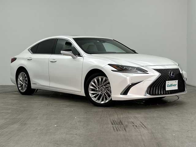 レクサス ＥＳ 300h バージョンL 三重県 2019(令1)年 4万km ソニッククォーツ /禁煙車//純正ナビ/・フルセグ・Bluetooth・CD・DVD・Blu-ray・Bluetooth・SD//パノラミックビューモニター//サンルーフ//ブラインドスポットモニター//前席パワーシート（メモリ付き）//全席シートヒーター//前席ベンチレーション//革巻きステアリング//プリクラッシュセーフティ//オートマチックハイビーム//レーダークルーズコントロール//ステアリングヒーター//パワートランク//パドルシフト//オートブレーキホールド//電子パーキング//リアサンシェード//クリアランスソナー//ビルトインETC2.0//置くだけ充電//AC100V//レザーシート