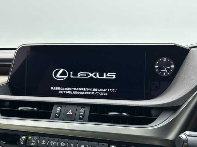 レクサス ＥＳ 300h バージョンL 三重県 2019(令1)年 4万km ソニッククォーツ /禁煙車//純正ナビ/・フルセグ・Bluetooth・CD・DVD・Blu-ray・Bluetooth・SD//パノラミックビューモニター//サンルーフ//ブラインドスポットモニター//前席パワーシート（メモリ付き）//全席シートヒーター//前席ベンチレーション//革巻きステアリング//プリクラッシュセーフティ//オートマチックハイビーム//レーダークルーズコントロール//ステアリングヒーター//パワートランク//パドルシフト//オートブレーキホールド//電子パーキング//リアサンシェード//クリアランスソナー//ビルトインETC2.0//置くだけ充電//AC100V//レザーシート