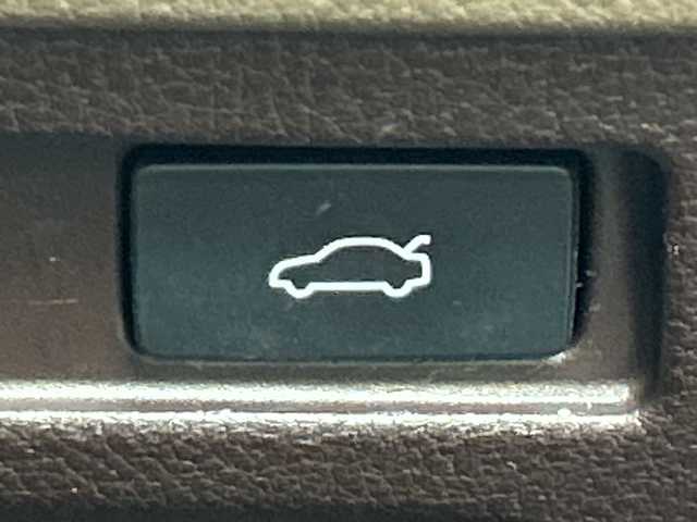 レクサス ＥＳ 300h バージョンL 三重県 2019(令1)年 4万km ソニッククォーツ /禁煙車//純正ナビ/・フルセグ・Bluetooth・CD・DVD・Blu-ray・Bluetooth・SD//パノラミックビューモニター//サンルーフ//ブラインドスポットモニター//前席パワーシート（メモリ付き）//全席シートヒーター//前席ベンチレーション//革巻きステアリング//プリクラッシュセーフティ//オートマチックハイビーム//レーダークルーズコントロール//ステアリングヒーター//パワートランク//パドルシフト//オートブレーキホールド//電子パーキング//リアサンシェード//クリアランスソナー//ビルトインETC2.0//置くだけ充電//AC100V//レザーシート