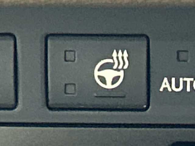 レクサス ＥＳ 300h バージョンL 三重県 2019(令1)年 4万km ソニッククォーツ /禁煙車//純正ナビ/・フルセグ・Bluetooth・CD・DVD・Blu-ray・Bluetooth・SD//パノラミックビューモニター//サンルーフ//ブラインドスポットモニター//前席パワーシート（メモリ付き）//全席シートヒーター//前席ベンチレーション//革巻きステアリング//プリクラッシュセーフティ//オートマチックハイビーム//レーダークルーズコントロール//ステアリングヒーター//パワートランク//パドルシフト//オートブレーキホールド//電子パーキング//リアサンシェード//クリアランスソナー//ビルトインETC2.0//置くだけ充電//AC100V//レザーシート