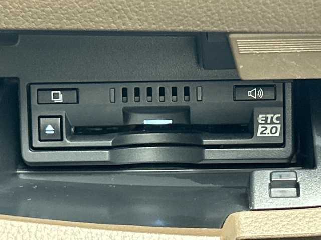 レクサス ＥＳ 300h バージョンL 三重県 2019(令1)年 4万km ソニッククォーツ /禁煙車//純正ナビ/・フルセグ・Bluetooth・CD・DVD・Blu-ray・Bluetooth・SD//パノラミックビューモニター//サンルーフ//ブラインドスポットモニター//前席パワーシート（メモリ付き）//全席シートヒーター//前席ベンチレーション//革巻きステアリング//プリクラッシュセーフティ//オートマチックハイビーム//レーダークルーズコントロール//ステアリングヒーター//パワートランク//パドルシフト//オートブレーキホールド//電子パーキング//リアサンシェード//クリアランスソナー//ビルトインETC2.0//置くだけ充電//AC100V//レザーシート