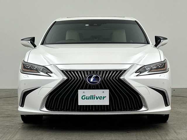 レクサス ＥＳ 300h バージョンL 三重県 2019(令1)年 4万km ソニッククォーツ /禁煙車//純正ナビ/・フルセグ・Bluetooth・CD・DVD・Blu-ray・Bluetooth・SD//パノラミックビューモニター//サンルーフ//ブラインドスポットモニター//前席パワーシート（メモリ付き）//全席シートヒーター//前席ベンチレーション//革巻きステアリング//プリクラッシュセーフティ//オートマチックハイビーム//レーダークルーズコントロール//ステアリングヒーター//パワートランク//パドルシフト//オートブレーキホールド//電子パーキング//リアサンシェード//クリアランスソナー//ビルトインETC2.0//置くだけ充電//AC100V//レザーシート