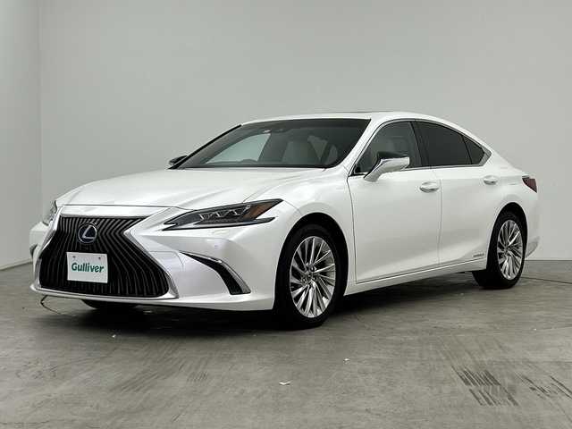レクサス ＥＳ 300h バージョンL 三重県 2019(令1)年 4万km ソニッククォーツ /禁煙車//純正ナビ/・フルセグ・Bluetooth・CD・DVD・Blu-ray・Bluetooth・SD//パノラミックビューモニター//サンルーフ//ブラインドスポットモニター//前席パワーシート（メモリ付き）//全席シートヒーター//前席ベンチレーション//革巻きステアリング//プリクラッシュセーフティ//オートマチックハイビーム//レーダークルーズコントロール//ステアリングヒーター//パワートランク//パドルシフト//オートブレーキホールド//電子パーキング//リアサンシェード//クリアランスソナー//ビルトインETC2.0//置くだけ充電//AC100V//レザーシート