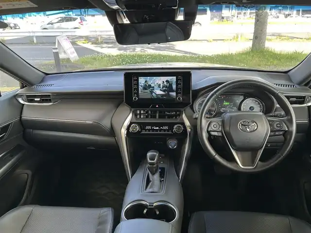 トヨタ ハリアー ハイブリッド G レザーパッケージ 宮城県 2020(令2)年 2.7万km プレシャスブラックパール /ワンオーナー//デジタルインナーミラー//純正メモリナビ（フルセグＴＶ，ＡＭ，ＦＭ，ＢＴ，Ｍｉｒａｃａｓｔ）//衝突被害軽減システム//ブラインドスポットモニター//クリアランスソナー//バックモニター//オートアラーム//レーダークルーズコントロール//ETC//パワーシートD席・N席//オートマチックハイビームスイッチ//ハンドルヒーター//アイドリングストップ//パワーバックドア//プッシュスタート//レーダーディパーチャーアラート//車両接近通報一時停止スイッチ//純正フロアマット//USBポート//トヨタSOSボタン//純正AWスタッドレスタイヤ積込