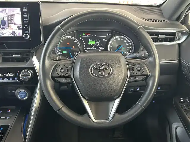 トヨタ ハリアー ハイブリッド G レザーパッケージ 宮城県 2020(令2)年 2.7万km プレシャスブラックパール /ワンオーナー//デジタルインナーミラー//純正メモリナビ（フルセグＴＶ，ＡＭ，ＦＭ，ＢＴ，Ｍｉｒａｃａｓｔ）//衝突被害軽減システム//ブラインドスポットモニター//クリアランスソナー//バックモニター//オートアラーム//レーダークルーズコントロール//ETC//パワーシートD席・N席//オートマチックハイビームスイッチ//ハンドルヒーター//アイドリングストップ//パワーバックドア//プッシュスタート//レーダーディパーチャーアラート//車両接近通報一時停止スイッチ//純正フロアマット//USBポート//トヨタSOSボタン//純正AWスタッドレスタイヤ積込