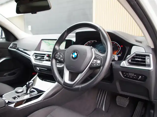 ＢＭＷ ３２０ｄ xDrive ツーリング 埼玉県 2020(令2)年 5.6万km アルピンホワイトⅢ アダプティブクルーズコントロール /ドライビングアシストプロ /インテリジェントセーフティ/CarPlay /パークディスタンスコントロール /ブラインドスポットモニター /バックカメラ /純正ナビ /ETC /ドラレコ /GPSレーダー探知機 /ワイヤレス充電/シートヒーター/テレビ付きですが、B-CASカードがないため確認できていません。(2025/05/28時点 備品未着)