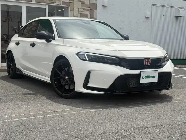 ホンダ シビック タイプR 徳島県 2023(令5)年 0.4万km チャンピオンシップホワイト 純正メモリーナビ/AM/FM/Bluetooth/USB/Bluetooth/バックカメラ/ビルトインETC2.0/純正USB/Bluetooth再生/純正フロアマット/純正19インチアルミホイール/ブラインドスポットモニター/クルーズコントロール/パーキングセンサーシステム/ドライブモード/オートマチックブレーキホールド/コーナーセンサー/プッシュスタート/オートライト/取扱説明書/新車時保証書