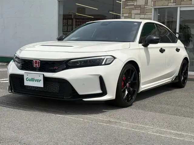 ホンダ シビック タイプR 徳島県 2023(令5)年 0.4万km チャンピオンシップホワイト 純正メモリーナビ/AM/FM/Bluetooth/USB/Bluetooth/バックカメラ/ビルトインETC2.0/純正USB/Bluetooth再生/純正フロアマット/純正19インチアルミホイール/ブラインドスポットモニター/クルーズコントロール/パーキングセンサーシステム/ドライブモード/オートマチックブレーキホールド/コーナーセンサー/プッシュスタート/オートライト/取扱説明書/新車時保証書