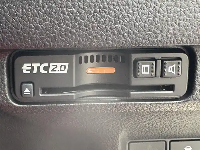 ホンダ シビック タイプR 徳島県 2023(令5)年 0.4万km チャンピオンシップホワイト 純正メモリーナビ/AM/FM/Bluetooth/USB/Bluetooth/バックカメラ/ビルトインETC2.0/純正USB/Bluetooth再生/純正フロアマット/純正19インチアルミホイール/ブラインドスポットモニター/クルーズコントロール/パーキングセンサーシステム/ドライブモード/オートマチックブレーキホールド/コーナーセンサー/プッシュスタート/オートライト/取扱説明書/新車時保証書