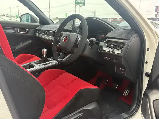 ホンダ シビック タイプR 徳島県 2023(令5)年 0.4万km チャンピオンシップホワイト 純正メモリーナビ/AM/FM/Bluetooth/USB/Bluetooth/バックカメラ/ビルトインETC2.0/純正USB/Bluetooth再生/純正フロアマット/純正19インチアルミホイール/ブラインドスポットモニター/クルーズコントロール/パーキングセンサーシステム/ドライブモード/オートマチックブレーキホールド/コーナーセンサー/プッシュスタート/オートライト/取扱説明書/新車時保証書