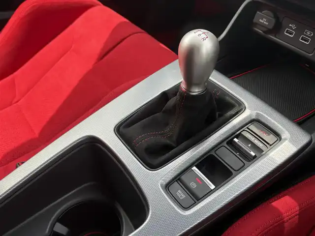 ホンダ シビック タイプR 徳島県 2023(令5)年 0.4万km チャンピオンシップホワイト 純正メモリーナビ/AM/FM/Bluetooth/USB/Bluetooth/バックカメラ/ビルトインETC2.0/純正USB/Bluetooth再生/純正フロアマット/純正19インチアルミホイール/ブラインドスポットモニター/クルーズコントロール/パーキングセンサーシステム/ドライブモード/オートマチックブレーキホールド/コーナーセンサー/プッシュスタート/オートライト/取扱説明書/新車時保証書