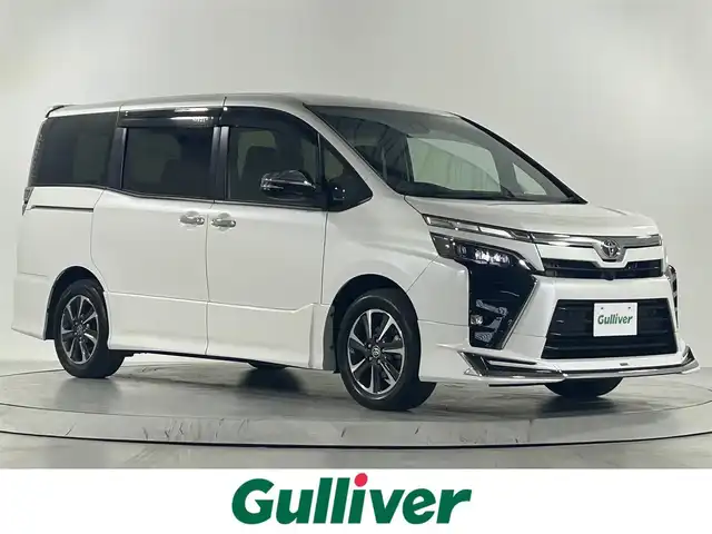 トヨタ ヴォクシー ZS 煌Ⅱ 佐賀県 2020(令2)年 6.3万km ホワイトパールクリスタルシャイン 社外アルパイン製11インチナビ【EX11NX】/【フルセグTV.CD.DVD.bort】/社外アルパイン製10インチフリップダウンモニター/モデリスタエアロ/デジタルインナールームミラー/衝突被害軽減システム/バックカメラ/クリアランスソナー/オートライト/オートマチックハイビーム/両側パワースライドドア/ISOFIX対応シート/LEDヘッドライト/フォグライト/ETC/純正16インチアルミホイール/純正フロアマット/ステアリングスイッチ/アイドリングストップ/ウィンカーミラー/スマートキー/スペアキー×１
