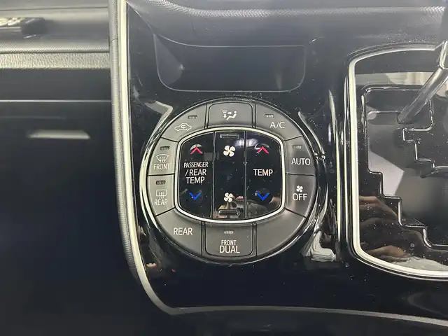 トヨタ ヴォクシー ZS 煌Ⅱ 佐賀県 2020(令2)年 6.3万km ホワイトパールクリスタルシャイン 社外アルパイン製11インチナビ【EX11NX】/【フルセグTV.CD.DVD.bort】/社外アルパイン製10インチフリップダウンモニター/モデリスタエアロ/デジタルインナールームミラー/衝突被害軽減システム/バックカメラ/クリアランスソナー/オートライト/オートマチックハイビーム/両側パワースライドドア/ISOFIX対応シート/LEDヘッドライト/フォグライト/ETC/純正16インチアルミホイール/純正フロアマット/ステアリングスイッチ/アイドリングストップ/ウィンカーミラー/スマートキー/スペアキー×１