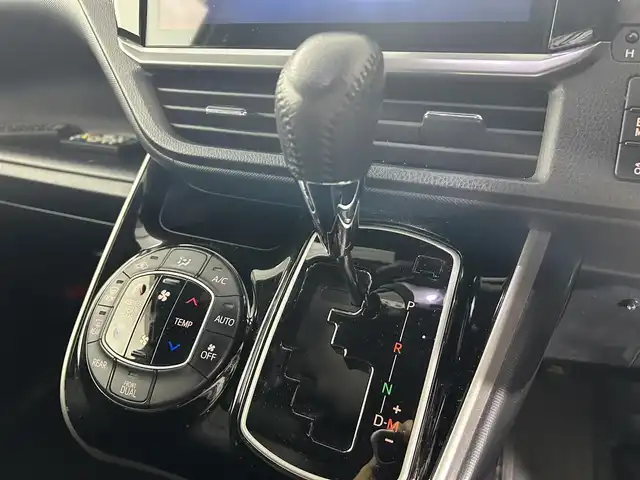 トヨタ ヴォクシー ZS 煌Ⅱ 佐賀県 2020(令2)年 6.3万km ホワイトパールクリスタルシャイン 社外アルパイン製11インチナビ【EX11NX】/【フルセグTV.CD.DVD.bort】/社外アルパイン製10インチフリップダウンモニター/モデリスタエアロ/デジタルインナールームミラー/衝突被害軽減システム/バックカメラ/クリアランスソナー/オートライト/オートマチックハイビーム/両側パワースライドドア/ISOFIX対応シート/LEDヘッドライト/フォグライト/ETC/純正16インチアルミホイール/純正フロアマット/ステアリングスイッチ/アイドリングストップ/ウィンカーミラー/スマートキー/スペアキー×１