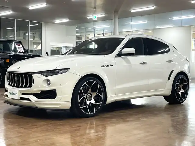 マセラティ レヴァンテ S 道央・札幌 2017(平29)年 3.9万km ビアンコ 4WD/純正ナビ/・ワンセグTV/BT/SD/USB/AM/FM/バックカメラ/全方位カメラ/サンルーフ/赤革シート/全席シートヒーター/前席パワーシート/運転席シートメモリ機能/社外前後ドライブレコーダー/社外レーダー/横滑り防止装置/オートクルーズコントロール/ビルトインETC/ブラインドスポットモニター/前後コーナーセンサー/プッシュスタート/スマートキー/オートライト/LEDヘッドライト/前後フォグライト/ウインカーミラー/カーテンエアバッグ/ルーフレール/トノカバー/NOVITEC製22インチAW/NOVITEC製フルエアロ/取扱説明書