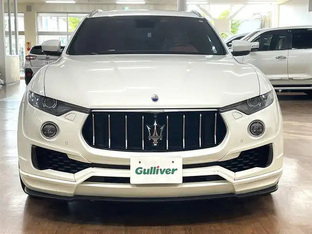 マセラティ レヴァンテ S 道央・札幌 2017(平29)年 3.9万km ビアンコ 4WD/純正ナビ/・ワンセグTV/BT/SD/USB/AM/FM/バックカメラ/全方位カメラ/サンルーフ/赤革シート/全席シートヒーター/前席パワーシート/運転席シートメモリ機能/社外前後ドライブレコーダー/社外レーダー/横滑り防止装置/オートクルーズコントロール/ビルトインETC/ブラインドスポットモニター/前後コーナーセンサー/プッシュスタート/スマートキー/オートライト/LEDヘッドライト/前後フォグライト/ウインカーミラー/カーテンエアバッグ/ルーフレール/トノカバー/NOVITEC製22インチAW/NOVITEC製フルエアロ/取扱説明書