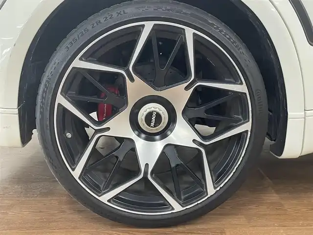 マセラティ レヴァンテ S 道央・札幌 2017(平29)年 3.9万km ビアンコ 4WD/純正ナビ/・ワンセグTV/BT/SD/USB/AM/FM/バックカメラ/全方位カメラ/サンルーフ/赤革シート/全席シートヒーター/前席パワーシート/運転席シートメモリ機能/社外前後ドライブレコーダー/社外レーダー/横滑り防止装置/オートクルーズコントロール/ビルトインETC/ブラインドスポットモニター/前後コーナーセンサー/プッシュスタート/スマートキー/オートライト/LEDヘッドライト/前後フォグライト/ウインカーミラー/カーテンエアバッグ/ルーフレール/トノカバー/NOVITEC製22インチAW/NOVITEC製フルエアロ/取扱説明書