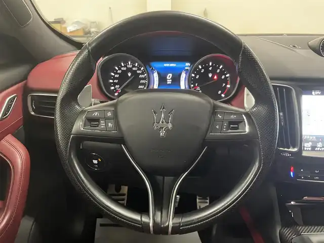マセラティ レヴァンテ S 道央・札幌 2017(平29)年 3.9万km ビアンコ 4WD/純正ナビ/・ワンセグTV/BT/SD/USB/AM/FM/バックカメラ/全方位カメラ/サンルーフ/赤革シート/全席シートヒーター/前席パワーシート/運転席シートメモリ機能/社外前後ドライブレコーダー/社外レーダー/横滑り防止装置/オートクルーズコントロール/ビルトインETC/ブラインドスポットモニター/前後コーナーセンサー/プッシュスタート/スマートキー/オートライト/LEDヘッドライト/前後フォグライト/ウインカーミラー/カーテンエアバッグ/ルーフレール/トノカバー/NOVITEC製22インチAW/NOVITEC製フルエアロ/取扱説明書