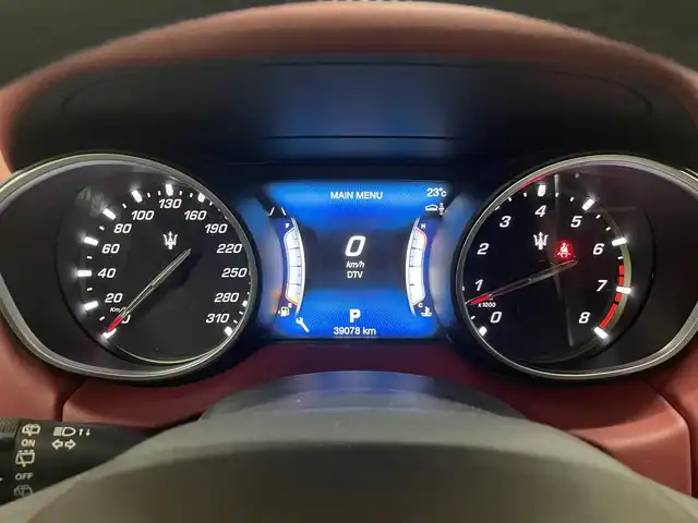 マセラティ レヴァンテ S 道央・札幌 2017(平29)年 3.9万km ビアンコ 4WD/純正ナビ/・ワンセグTV/BT/SD/USB/AM/FM/バックカメラ/全方位カメラ/サンルーフ/赤革シート/全席シートヒーター/前席パワーシート/運転席シートメモリ機能/社外前後ドライブレコーダー/社外レーダー/横滑り防止装置/オートクルーズコントロール/ビルトインETC/ブラインドスポットモニター/前後コーナーセンサー/プッシュスタート/スマートキー/オートライト/LEDヘッドライト/前後フォグライト/ウインカーミラー/カーテンエアバッグ/ルーフレール/トノカバー/NOVITEC製22インチAW/NOVITEC製フルエアロ/取扱説明書