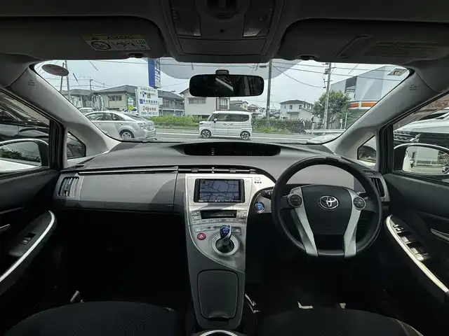 トヨタ プリウス S ツーリングセレクション 熊本県 2014(平26)年 15.5万km ホワイトパールクリスタルシャイン 社外ナビ（CN-R300D）/バックカメラ/オートライト/純正17インチAW/純正ドアバイザー/ウィンカーミラー/オートライト/ETC/ステアリングスイッチ/プッシュスタート/スマートキー/横滑り防止装置/盗難防止装置/ABS/取扱説明書