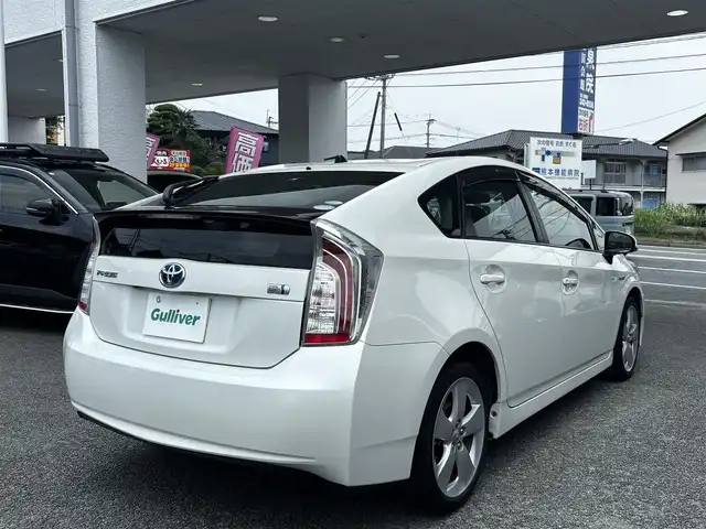 トヨタ プリウス S ツーリングセレクション 熊本県 2014(平26)年 15.5万km ホワイトパールクリスタルシャイン 社外ナビ（CN-R300D）/バックカメラ/オートライト/純正17インチAW/純正ドアバイザー/ウィンカーミラー/オートライト/ETC/ステアリングスイッチ/プッシュスタート/スマートキー/横滑り防止装置/盗難防止装置/ABS/取扱説明書