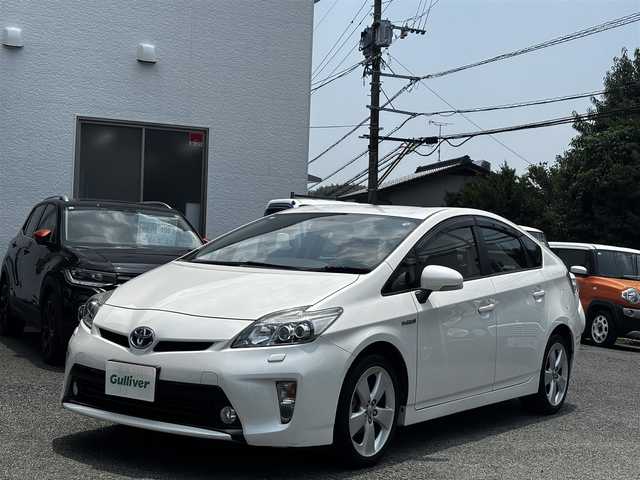 トヨタ プリウス S ツーリングセレクション 熊本県 2014(平26)年 15.5万km ホワイトパールクリスタルシャイン 社外ナビ（CN-R300D）/バックカメラ/オートライト/純正17インチAW/純正ドアバイザー/ウィンカーミラー/オートライト/ETC/ステアリングスイッチ/プッシュスタート/スマートキー/横滑り防止装置/盗難防止装置/ABS/取扱説明書