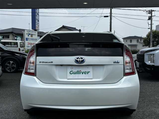 トヨタ プリウス S ツーリングセレクション 熊本県 2014(平26)年 15.5万km ホワイトパールクリスタルシャイン 社外ナビ（CN-R300D）/バックカメラ/オートライト/純正17インチAW/純正ドアバイザー/ウィンカーミラー/オートライト/ETC/ステアリングスイッチ/プッシュスタート/スマートキー/横滑り防止装置/盗難防止装置/ABS/取扱説明書