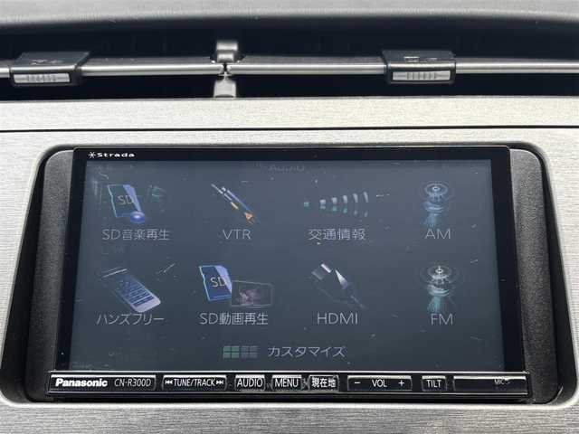 トヨタ プリウス S ツーリングセレクション 熊本県 2014(平26)年 15.5万km ホワイトパールクリスタルシャイン 社外ナビ（CN-R300D）/バックカメラ/オートライト/純正17インチAW/純正ドアバイザー/ウィンカーミラー/オートライト/ETC/ステアリングスイッチ/プッシュスタート/スマートキー/横滑り防止装置/盗難防止装置/ABS/取扱説明書