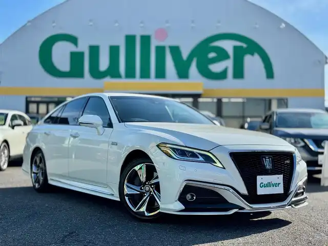 トヨタ クラウン ハイブリッド RS アドバンス 滋賀県 2018(平30)年 10.2万km ホワイトパールクリスタルシャイン T-Connect 8インチSDナビゲーションシステム/　フルセグ Bluetooth Blu-ray CD DVD SD/パノラミックビューモニター/レザーシート（黒）/インテリジェントパーキングアシスト2/Toyota Safety Sense /プリクラッシュセーフティ/レーントレーシングアシスト［LTA］/レーダークルーズコントロール（全車速追従機能付）/ロードサインアシスト［RSA］/アダプティブハイビームシステム［AHS］/先行車発進告知機能［TMN］/ブラインドスポットモニター［BSM］/インテリジェントクリアランスソナー/リヤクロストラフィックオートブレーキ/インテリジェントパーキングアシスト2/3眼LEDヘッドランプ/ヘッドアップディスプレイ/ビルトインETC/純正ドライブレコーダー/純正18インチアルミ/純正フロアマット/スアートキー/カードキー/プッシュスタート/