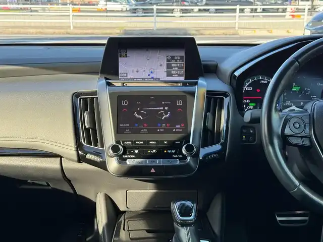 トヨタ クラウン ハイブリッド RS アドバンス 滋賀県 2018(平30)年 10.2万km ホワイトパールクリスタルシャイン T-Connect 8インチSDナビゲーションシステム/　フルセグ Bluetooth Blu-ray CD DVD SD/パノラミックビューモニター/レザーシート（黒）/インテリジェントパーキングアシスト2/Toyota Safety Sense /プリクラッシュセーフティ/レーントレーシングアシスト［LTA］/レーダークルーズコントロール（全車速追従機能付）/ロードサインアシスト［RSA］/アダプティブハイビームシステム［AHS］/先行車発進告知機能［TMN］/ブラインドスポットモニター［BSM］/インテリジェントクリアランスソナー/リヤクロストラフィックオートブレーキ/インテリジェントパーキングアシスト2/3眼LEDヘッドランプ/ヘッドアップディスプレイ/ビルトインETC/純正ドライブレコーダー/純正18インチアルミ/純正フロアマット/スアートキー/カードキー/プッシュスタート/