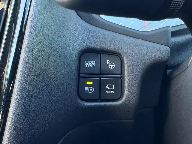 トヨタ クラウン ハイブリッド RS アドバンス 滋賀県 2018(平30)年 10.2万km ホワイトパールクリスタルシャイン T-Connect 8インチSDナビゲーションシステム/　フルセグ Bluetooth Blu-ray CD DVD SD/パノラミックビューモニター/レザーシート（黒）/インテリジェントパーキングアシスト2/Toyota Safety Sense /プリクラッシュセーフティ/レーントレーシングアシスト［LTA］/レーダークルーズコントロール（全車速追従機能付）/ロードサインアシスト［RSA］/アダプティブハイビームシステム［AHS］/先行車発進告知機能［TMN］/ブラインドスポットモニター［BSM］/インテリジェントクリアランスソナー/リヤクロストラフィックオートブレーキ/インテリジェントパーキングアシスト2/3眼LEDヘッドランプ/ヘッドアップディスプレイ/ビルトインETC/純正ドライブレコーダー/純正18インチアルミ/純正フロアマット/スアートキー/カードキー/プッシュスタート/