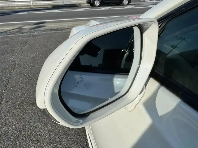 トヨタ クラウン ハイブリッド RS アドバンス 滋賀県 2018(平30)年 10.2万km ホワイトパールクリスタルシャイン T-Connect 8インチSDナビゲーションシステム/　フルセグ Bluetooth Blu-ray CD DVD SD/パノラミックビューモニター/レザーシート（黒）/インテリジェントパーキングアシスト2/Toyota Safety Sense /プリクラッシュセーフティ/レーントレーシングアシスト［LTA］/レーダークルーズコントロール（全車速追従機能付）/ロードサインアシスト［RSA］/アダプティブハイビームシステム［AHS］/先行車発進告知機能［TMN］/ブラインドスポットモニター［BSM］/インテリジェントクリアランスソナー/リヤクロストラフィックオートブレーキ/インテリジェントパーキングアシスト2/3眼LEDヘッドランプ/ヘッドアップディスプレイ/ビルトインETC/純正ドライブレコーダー/純正18インチアルミ/純正フロアマット/スアートキー/カードキー/プッシュスタート/