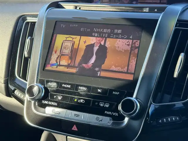 トヨタ クラウン ハイブリッド RS アドバンス 滋賀県 2018(平30)年 10.2万km ホワイトパールクリスタルシャイン T-Connect 8インチSDナビゲーションシステム/　フルセグ Bluetooth Blu-ray CD DVD SD/パノラミックビューモニター/レザーシート（黒）/インテリジェントパーキングアシスト2/Toyota Safety Sense /プリクラッシュセーフティ/レーントレーシングアシスト［LTA］/レーダークルーズコントロール（全車速追従機能付）/ロードサインアシスト［RSA］/アダプティブハイビームシステム［AHS］/先行車発進告知機能［TMN］/ブラインドスポットモニター［BSM］/インテリジェントクリアランスソナー/リヤクロストラフィックオートブレーキ/インテリジェントパーキングアシスト2/3眼LEDヘッドランプ/ヘッドアップディスプレイ/ビルトインETC/純正ドライブレコーダー/純正18インチアルミ/純正フロアマット/スアートキー/カードキー/プッシュスタート/