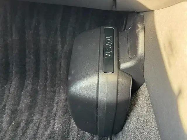 トヨタ クラウン ハイブリッド RS アドバンス 滋賀県 2018(平30)年 10.2万km ホワイトパールクリスタルシャイン T-Connect 8インチSDナビゲーションシステム/　フルセグ Bluetooth Blu-ray CD DVD SD/パノラミックビューモニター/レザーシート（黒）/インテリジェントパーキングアシスト2/Toyota Safety Sense /プリクラッシュセーフティ/レーントレーシングアシスト［LTA］/レーダークルーズコントロール（全車速追従機能付）/ロードサインアシスト［RSA］/アダプティブハイビームシステム［AHS］/先行車発進告知機能［TMN］/ブラインドスポットモニター［BSM］/インテリジェントクリアランスソナー/リヤクロストラフィックオートブレーキ/インテリジェントパーキングアシスト2/3眼LEDヘッドランプ/ヘッドアップディスプレイ/ビルトインETC/純正ドライブレコーダー/純正18インチアルミ/純正フロアマット/スアートキー/カードキー/プッシュスタート/