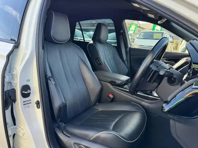 トヨタ クラウン ハイブリッド RS アドバンス 滋賀県 2018(平30)年 10.2万km ホワイトパールクリスタルシャイン T-Connect 8インチSDナビゲーションシステム/　フルセグ Bluetooth Blu-ray CD DVD SD/パノラミックビューモニター/レザーシート（黒）/インテリジェントパーキングアシスト2/Toyota Safety Sense /プリクラッシュセーフティ/レーントレーシングアシスト［LTA］/レーダークルーズコントロール（全車速追従機能付）/ロードサインアシスト［RSA］/アダプティブハイビームシステム［AHS］/先行車発進告知機能［TMN］/ブラインドスポットモニター［BSM］/インテリジェントクリアランスソナー/リヤクロストラフィックオートブレーキ/インテリジェントパーキングアシスト2/3眼LEDヘッドランプ/ヘッドアップディスプレイ/ビルトインETC/純正ドライブレコーダー/純正18インチアルミ/純正フロアマット/スアートキー/カードキー/プッシュスタート/