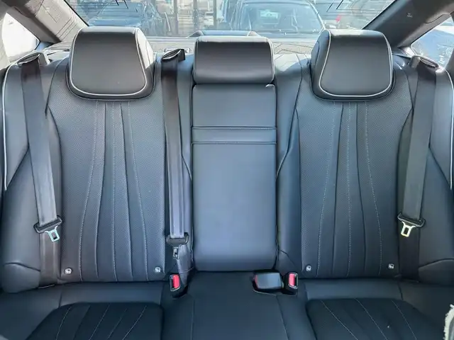 トヨタ クラウン ハイブリッド RS アドバンス 滋賀県 2018(平30)年 10.2万km ホワイトパールクリスタルシャイン T-Connect 8インチSDナビゲーションシステム/　フルセグ Bluetooth Blu-ray CD DVD SD/パノラミックビューモニター/レザーシート（黒）/インテリジェントパーキングアシスト2/Toyota Safety Sense /プリクラッシュセーフティ/レーントレーシングアシスト［LTA］/レーダークルーズコントロール（全車速追従機能付）/ロードサインアシスト［RSA］/アダプティブハイビームシステム［AHS］/先行車発進告知機能［TMN］/ブラインドスポットモニター［BSM］/インテリジェントクリアランスソナー/リヤクロストラフィックオートブレーキ/インテリジェントパーキングアシスト2/3眼LEDヘッドランプ/ヘッドアップディスプレイ/ビルトインETC/純正ドライブレコーダー/純正18インチアルミ/純正フロアマット/スアートキー/カードキー/プッシュスタート/