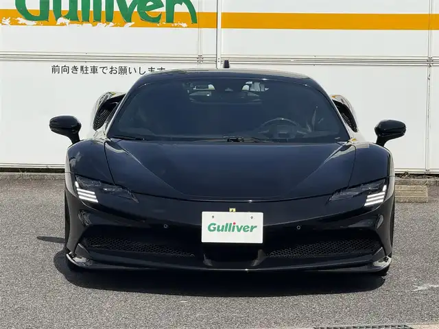フェラーリ フェラーリ ＳＦ９０ ストラダーレ 愛知県 2021(令3)年 0.7万km 黒 /正規ディーラー車//禁煙車//CORNES記録簿R4.5.6//ネロ・デイトナ//LHD//DCTギアボックス//カーボンファイバー製フロントウィング/サイドエアスプリッタ//カーボンファイバーリアディフューザー/アンダーカバー//LED付きカーボンファイバー製ドライブゾーン//サスペンションリフター//20インチダイヤモンド研磨仕上げスポーツホイール//ミシュランパイロットスポーツCup2//ブラックブレーキキャリパー//カーボンセラミックブレーキ//AFSヘッドライトシステム//アクティブエアロダイナミックス//跳馬刺繍ヘッドレスト//スペシャルカラードステッチ//スクーデリアフェラーリフェンダーエンブレム//パワーManettino//eDrive/HV/Performance/Qualifing//ESP//CT/RACE/SPORT/WET//サテライトナビ//Bluetooth/USB//インフォティメントシステム//リアパーキングカメラ//ビルトインETC2.0//ドラレコ//レーダー探知機//黒革シート/パワーシート//マトリクスLED//アクティブビームコントロール//シフトタイミングライト//パーキングセンサー//HUD//ADAS//クルコン/AHB//EPB/スピードリミッター//充電ケーブル//スペアキー//保証書/取扱説明書