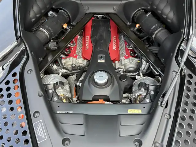 フェラーリ フェラーリ ＳＦ９０ ストラダーレ 愛知県 2021(令3)年 0.7万km 黒 /正規ディーラー車//禁煙車//CORNES記録簿R4.5.6//ネロ・デイトナ//LHD//DCTギアボックス//カーボンファイバー製フロントウィング/サイドエアスプリッタ//カーボンファイバーリアディフューザー/アンダーカバー//LED付きカーボンファイバー製ドライブゾーン//サスペンションリフター//20インチダイヤモンド研磨仕上げスポーツホイール//ミシュランパイロットスポーツCup2//ブラックブレーキキャリパー//カーボンセラミックブレーキ//AFSヘッドライトシステム//アクティブエアロダイナミックス//跳馬刺繍ヘッドレスト//スペシャルカラードステッチ//スクーデリアフェラーリフェンダーエンブレム//パワーManettino//eDrive/HV/Performance/Qualifing//ESP//CT/RACE/SPORT/WET//サテライトナビ//Bluetooth/USB//インフォティメントシステム//リアパーキングカメラ//ビルトインETC2.0//ドラレコ//レーダー探知機//黒革シート/パワーシート//マトリクスLED//アクティブビームコントロール//シフトタイミングライト//パーキングセンサー//HUD//ADAS//クルコン/AHB//EPB/スピードリミッター//充電ケーブル//スペアキー//保証書/取扱説明書