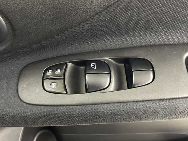 日産 セレナ ハイウェイS S HV Aセーフ 鹿児島県 2014(平26)年 6.5万km ダイヤモンドブラック 純正SDナビ/（AM/FM/CD/DVD/Bluetooth）/フルセグテレビ/アラウンドビューモニター/クルーズコントロール/片側パワースライドドア /ドライブレコーダー/ETC/純正フロアマット/LEDヘッドライト/純正AW16インチ/LEDヘッドライト/スマートキー