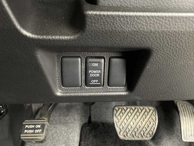 日産 セレナ ハイウェイS S HV Aセーフ 鹿児島県 2014(平26)年 6.5万km ダイヤモンドブラック 純正SDナビ/（AM/FM/CD/DVD/Bluetooth）/フルセグテレビ/アラウンドビューモニター/クルーズコントロール/片側パワースライドドア /ドライブレコーダー/ETC/純正フロアマット/LEDヘッドライト/純正AW16インチ/LEDヘッドライト/スマートキー